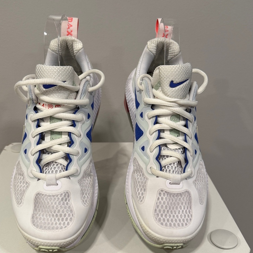 Nike Air Max Women’s SZ 6 White and Blue Sneakers - Picture 3 of 9